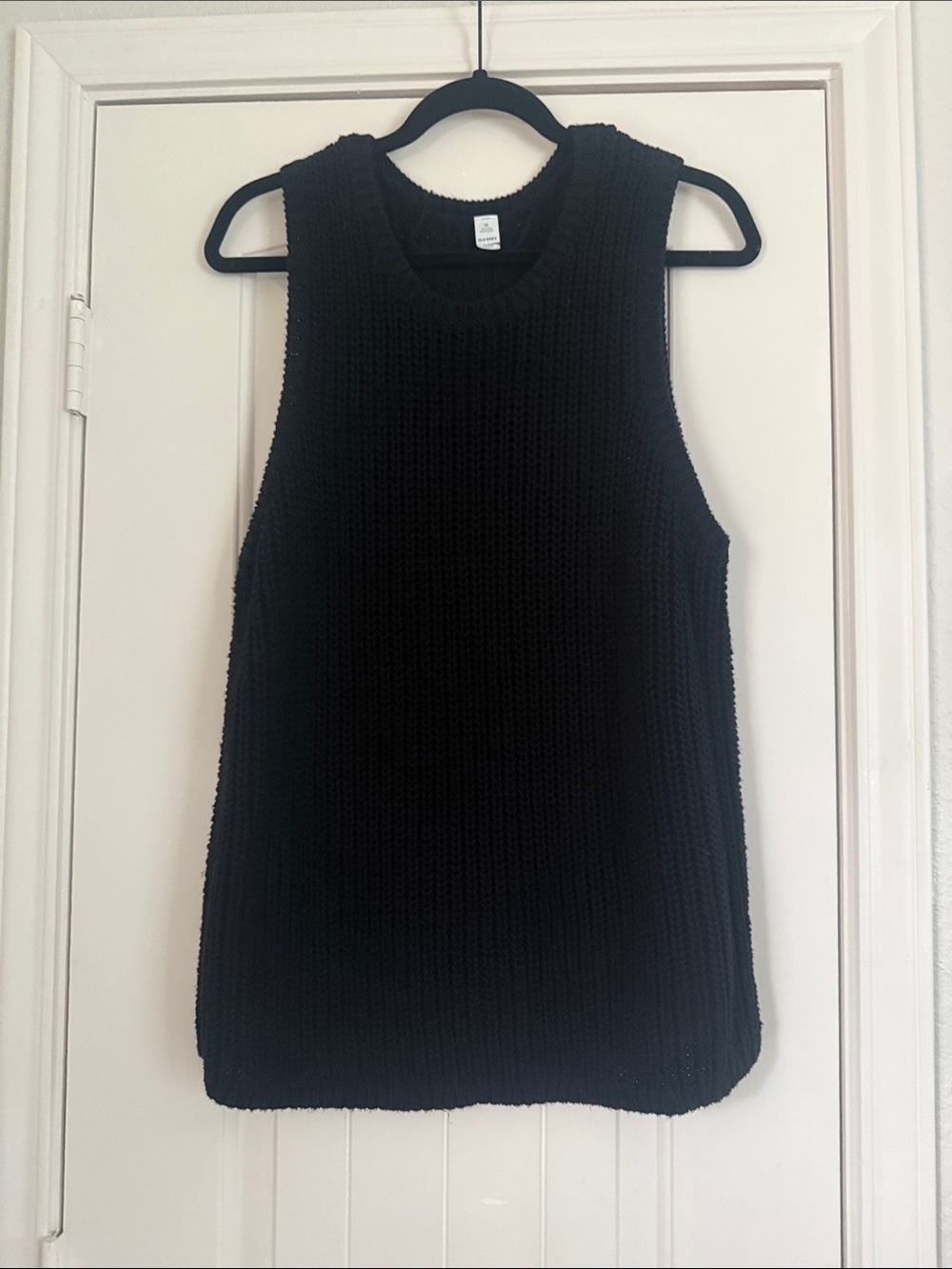 Old Navy Black Sleeveless Crew Knit Sweater